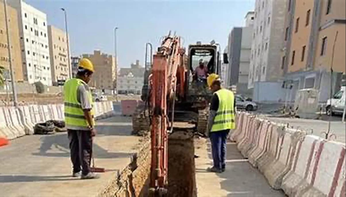 أعمال مرافق تحت أرضية في شارع حضري